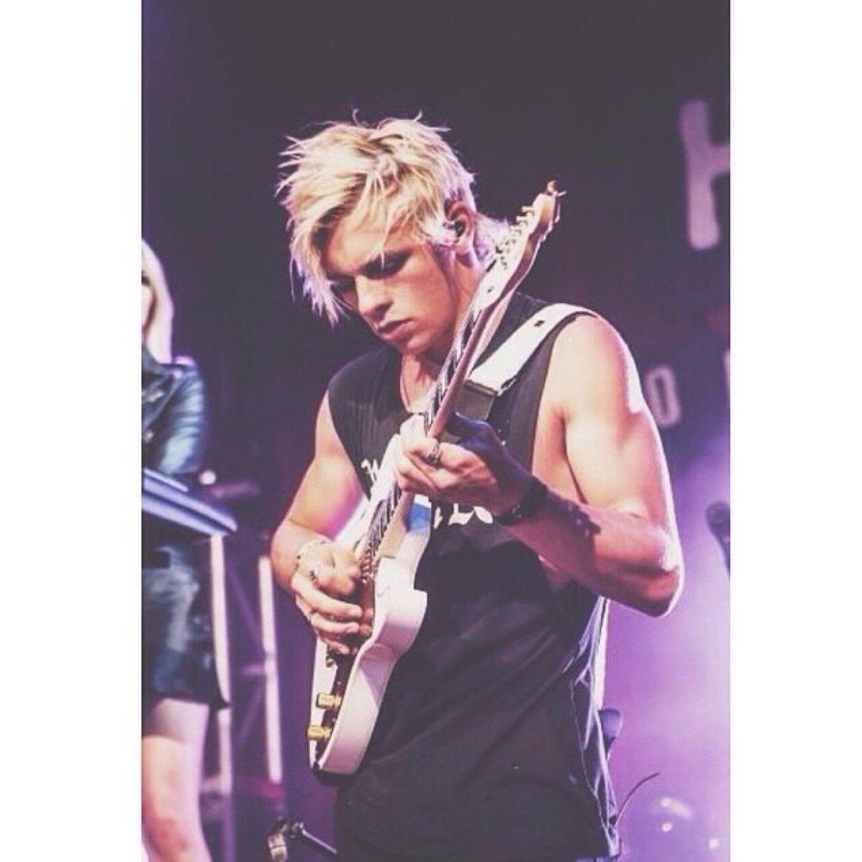 I'm a Brat and a R5er.