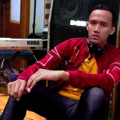 Keterbatasan kadang membuat orang enggan berjalan,
tapi dengan segunung harapan akan membuat ia bertahan