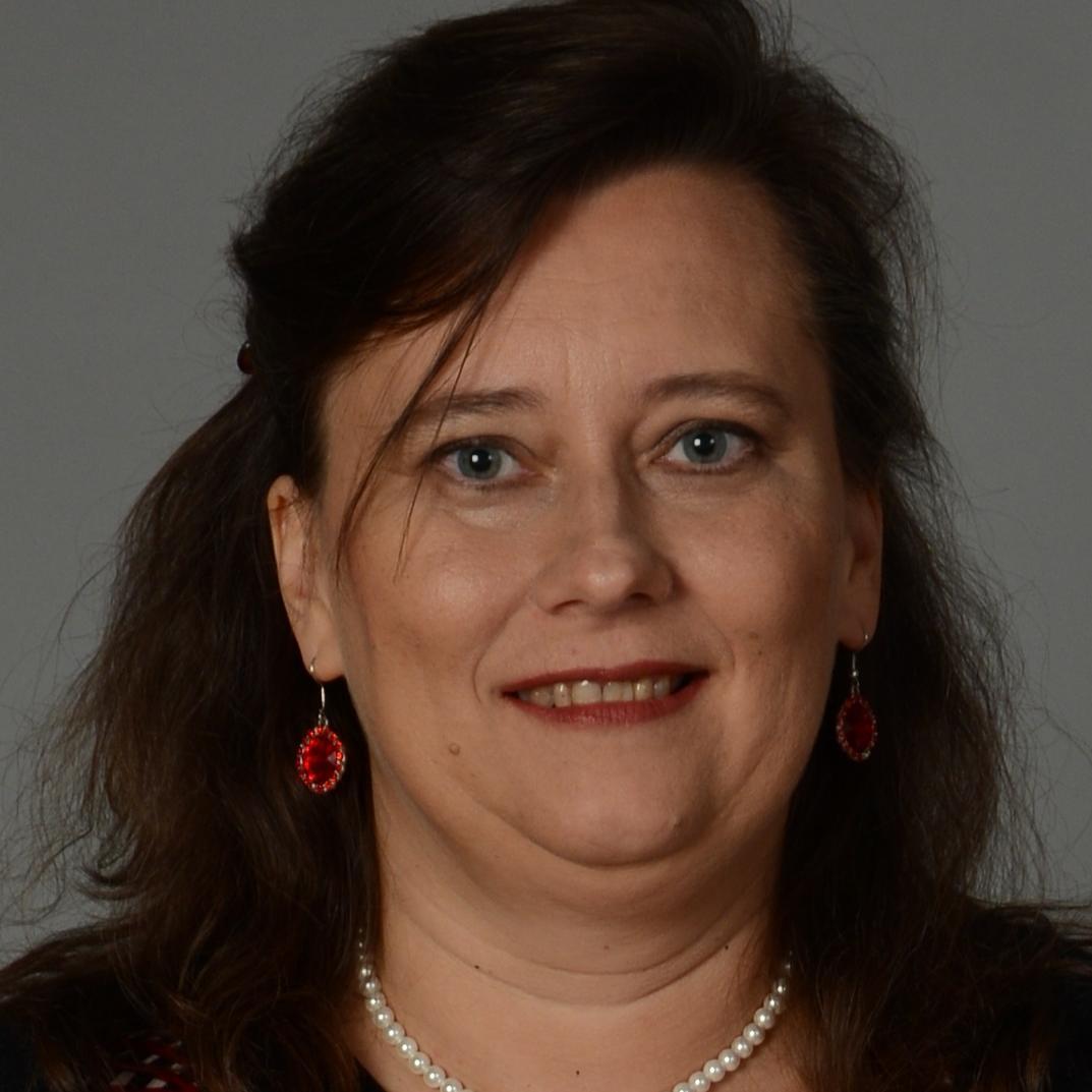 Voorzitter vzw Care for us | Gezondheidstherapeute | Organiseert o.a.sapkuren en gezondheidsweekends en -weken | Begeleidt ook chronisch vermoeide patiënten