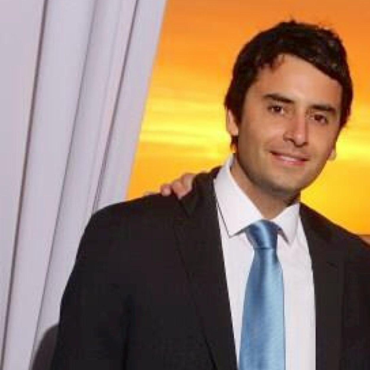 Publicista Licenciado en Comunicación & Marketing / Uniacc. Actualmente estudiante de Ingeniería en Administración de Empresas UNAB.