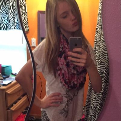 sydneygoetz_'s profile picture. cry me a river