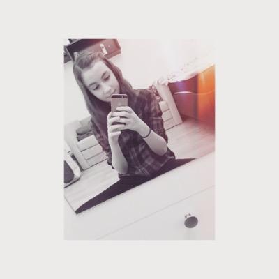 LarissaFrech's profile picture. 14 • student • single