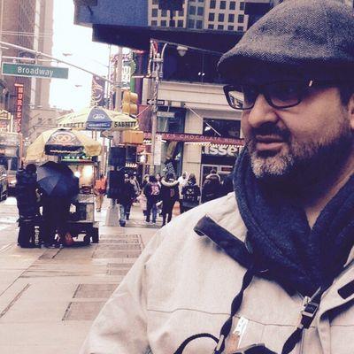 Profesor, investigador, del atleti, liberal y algo budista. No necesariamente en ese orden.