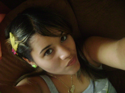 oolaa soi Kiim Pau me considerO bn afuegO,humilde, y el q me kiera conocer aki ta mi msn kmi_shorty94@hotmail.com