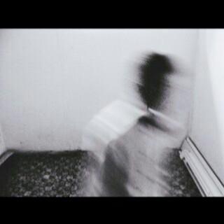 فذَاب مِن حُسْنها القمر