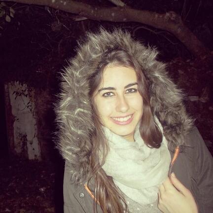 Marta9296's profile picture. 18.Perfectamente imperfecta.
Encendernos con las manos fue mas de la cuenta