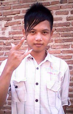 aqu tuch orng nya pendiam tpi asyik klau agii brcanda.....