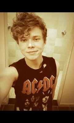 ashton irwin saved me // ashton be my 1/4 please
