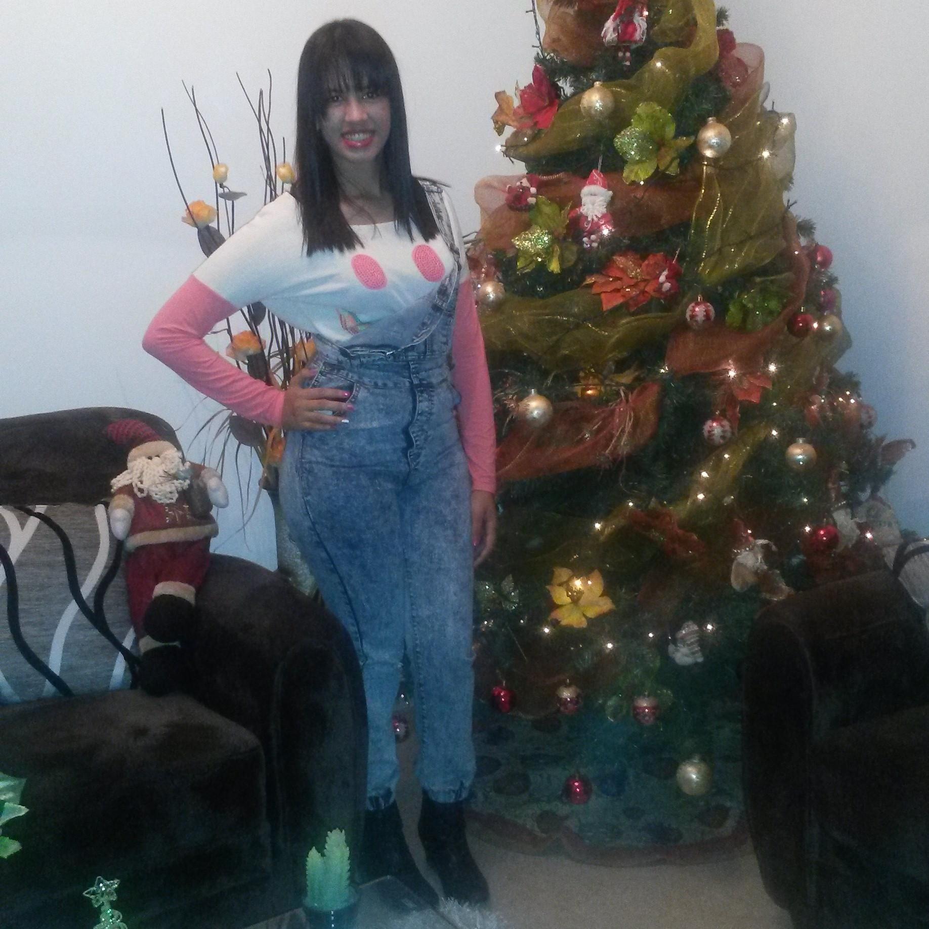 Soy una chica que le gusta las aventuras extremas y divertidas...
