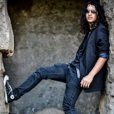 #Guitar is my weapon of choice ;) #RockNRoll #gabrielsifuentes
https://t.co/EhggiUY4pt 🤘