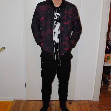 FinnVanSchie's profile picture. L o e , p m s .