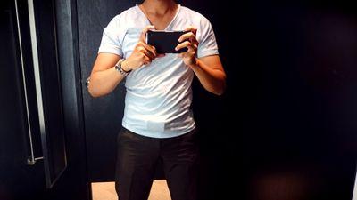 I wanna a real men when I'm lookin' to the mirror, I don't understand I can't see it clearer
