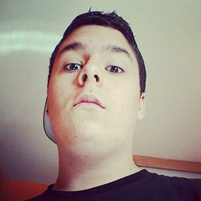 $impre mirando al frente