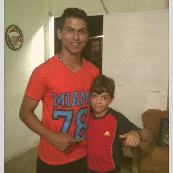 Gilgo9's profile picture. Los hombres construimos demasiados muros y no suficientes puentes...!!