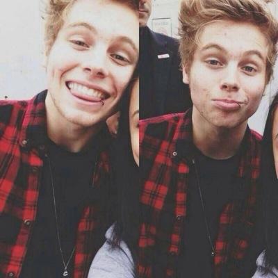 PLEASE GO FOLLOW @94HAPPILYHARRY SHE FOLLOWS BACK