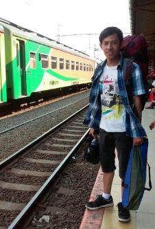 Jd diri gue aja sendir!! yg comen?! Lewat!!