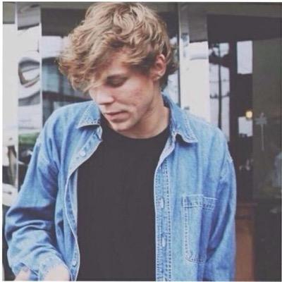 follow @5sosupdateww_ for 5sos updates