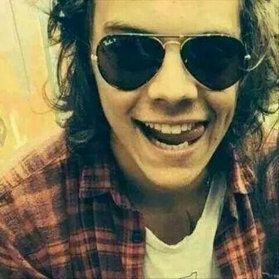 I love One Direction more than anything in life, am waiting for a Follow the people I LOVE. I love rain ..

 