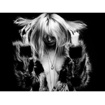 CaitlynNoell's profile picture. Half-Mad dreamer. Δ