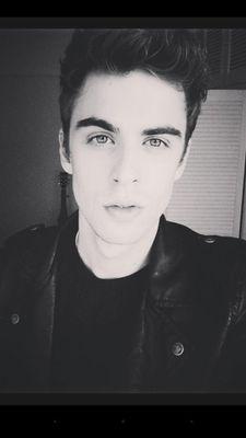 If the grinch can steal Christmas, can I Steal your heart? ||Bisexual|| ||Roleplay/Fake life||
