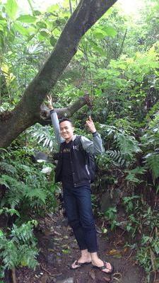 Berhentilah menuntut tuk d perhatikan,tp sibuklah mmperhatikan...