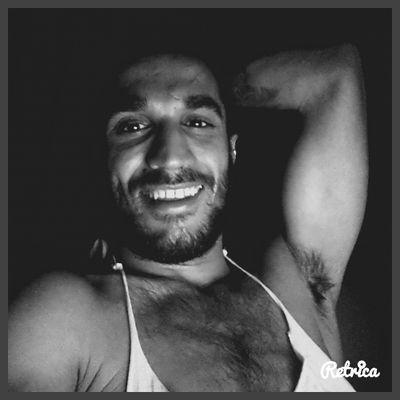 Head_Banq's profile picture. Bir dolu şeyim ben! Okur, yazar, çizer, ressam, oyuncu, iş adamı, solist ve daha bir çok şey! Ve yine birçok şey de değilim!

Radyo,Sinema  ve TV.