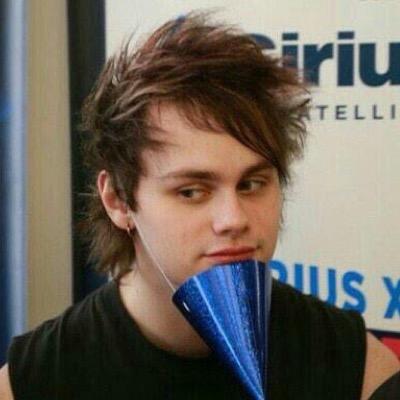 5sos? curto não cara prefiro banda mais hardcore tipo restart