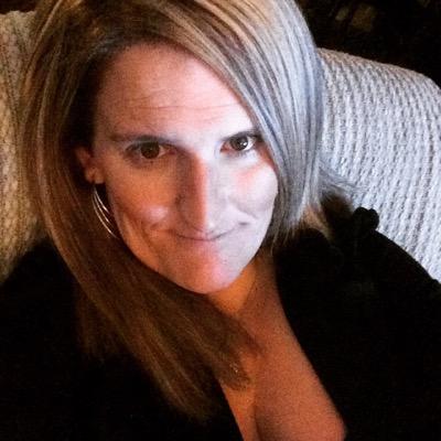 Hello my name is kelly,I am old enough to know better still young enough to do it!!I Love the outdoors, very adventurous, snow/wake board up in lake tahoe,NV...