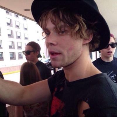 doitluke's profile picture. I don't use this account anymore SO UNFOLLOW IF YOU WISH