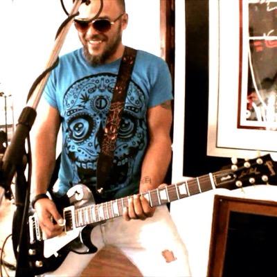 Guitarist and Producer at @elfertz, @boxeroficial Guitarist at @esdenoche, Former guitarist and songwriter at @silikonmex. Producer at @niusinferno