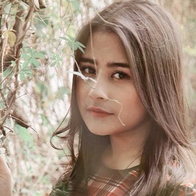 Prillverss_Palu's profile picture. 1 st fansbase Prilly At PALU Always Suport you @Prillybie Resmi and followd by @RizalLtc, @rajalatuconsina ✌