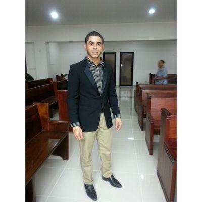 Trabajador, luchador de la vida, demasiado sincero, estudiante de administración, me gusta la lectura. Estado civil: te veo venir soledad.
