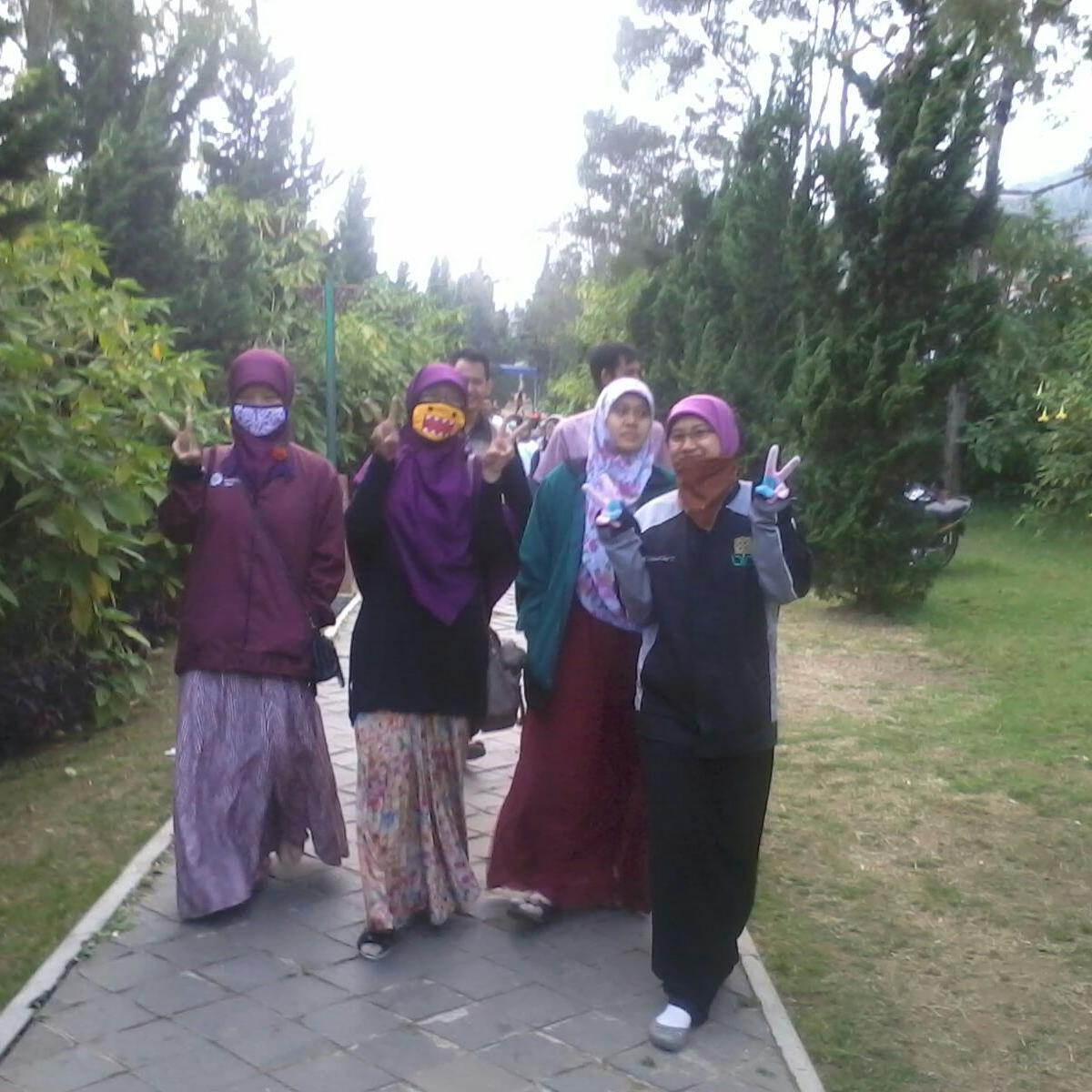 moslem | Quran lovers | Informatics | reading | pejuang mimpi | secangkir susu coklat hangat :')