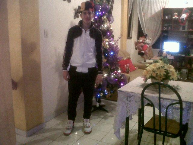 17♥Geminis.La felicidad esta dentro de uno, no al lado de alguien☇ 100%#RealMadrid. Sigueme y te Sigo:$