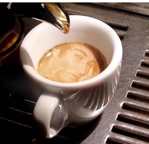 Rich crém, full bodied, and never burnt. Always the freshest beans in the espresso of @viticci