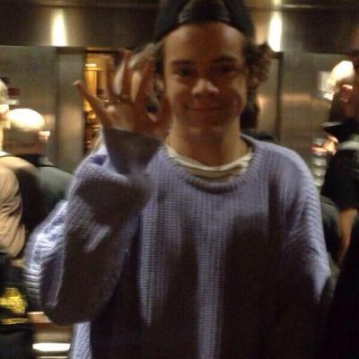 PLEASE RT/FAVE AND THE LINK IN MY BIO TO HELP ME WIN AN ACC WITH HARRY/5 PLEASE PLEASE