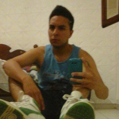 20 años. Amante del Jazz y del Blues. Baterista tiempo completo al menos eso intento y ahora twittero super compulsivo. Siganme y VAMO LA LEPRA!!!!