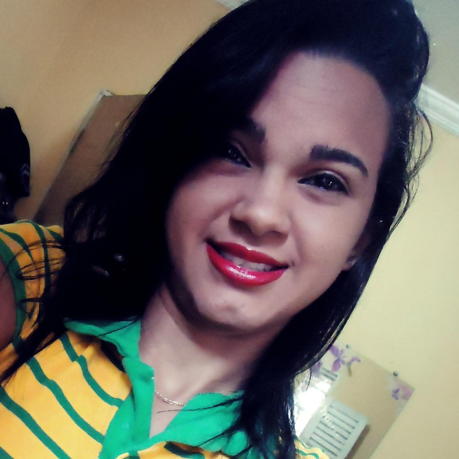 - Sendo feliz até onde der. (: