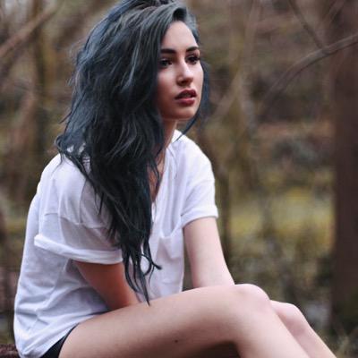 I'm too short for Twister… and rollercoasters… and sitting with my feet on the floor||4 feet and 11 inches of pure sarcasm and sassiness||sister: @BluntVixenKat