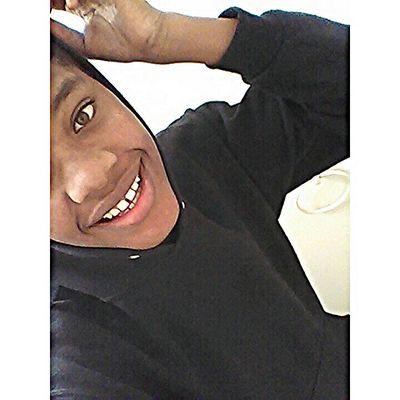 Known As Dee ...〽H ...Goofyy Ahss Niggha ....She Love Dee Bcus Thats The Only Niggha She See ...