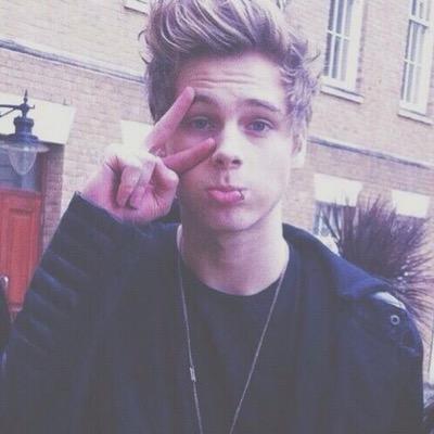 im in love with luke hemmings