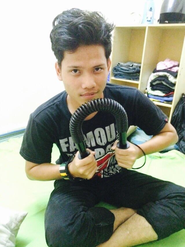 AngahIzzu's profile picture. 