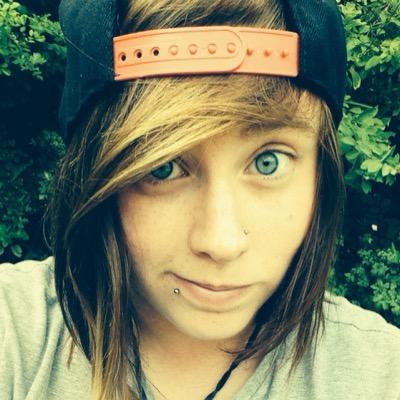 20|artstudent|nerd|PVRIS•ADTR•OM&M•BROCO•PTV• dragonborn•LGBTQ•periced&inked