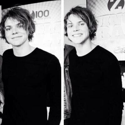 daddyashton5's profile picture. @YourSMommy is mine and only mine 12.14.14||12.25.14