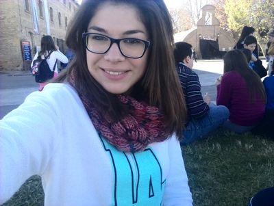Estudiante de Filologia Francesa en la UGR (1°) / JMV-Granada/ I'm a casper :3