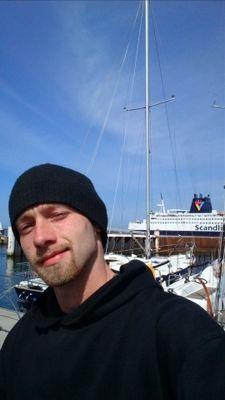 exitfreak's profile picture. für Freunde da sein # gerne im grünen # Angel # Bar's # viel lachen  # schätze kleine Dinge im Leben,das Leben ist ein Kreis, Ironie, und zweideutig.