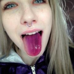 cute but psycho !!
n, b.