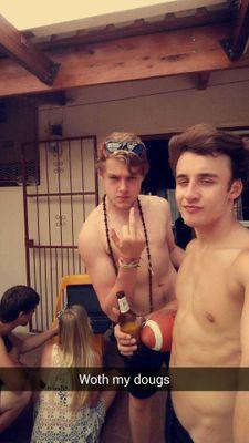 Amiligunz's profile picture. Do what the fuck makes you happy and strong.