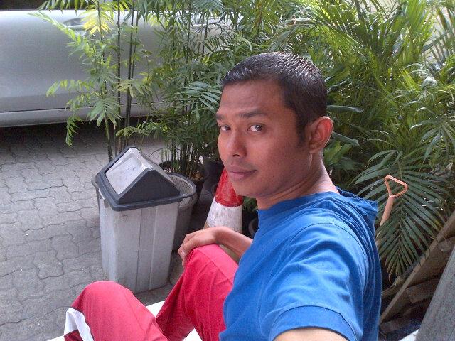 qmoenkcharly's profile picture. 