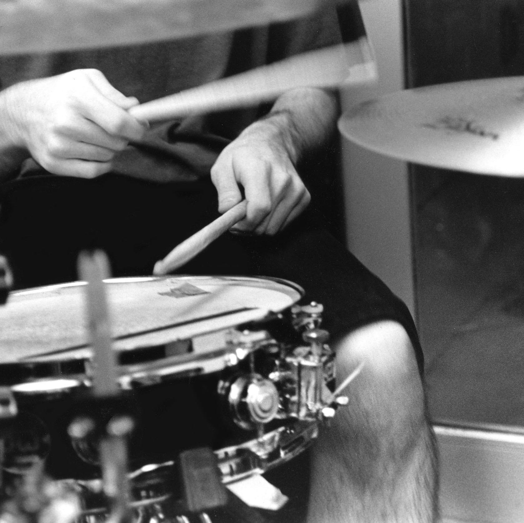Drum Teacher es un sitio dedicado a dar consejos de batería, begginer, amateur y pro.